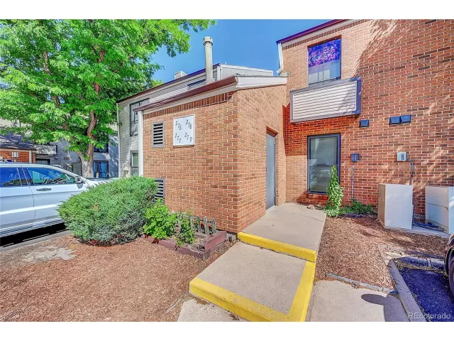 MLS: 5927014 Condo For Sale