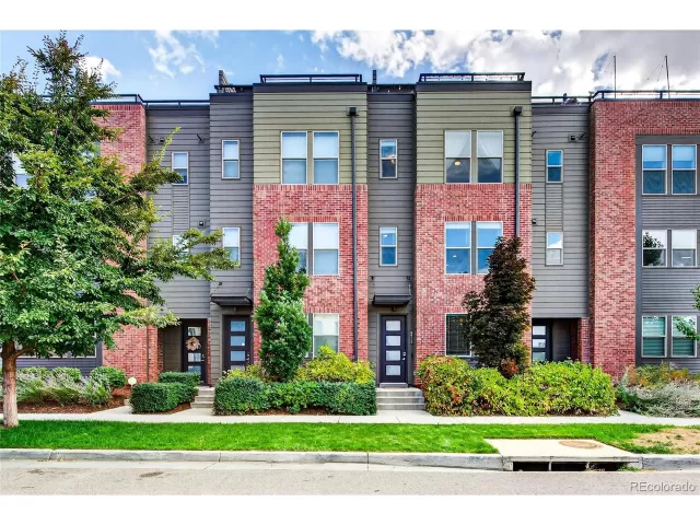 MLS: 5933925 Condo For Sale