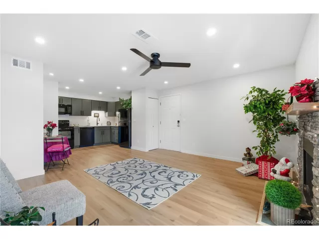 MLS: 5939439 Condo For Sale