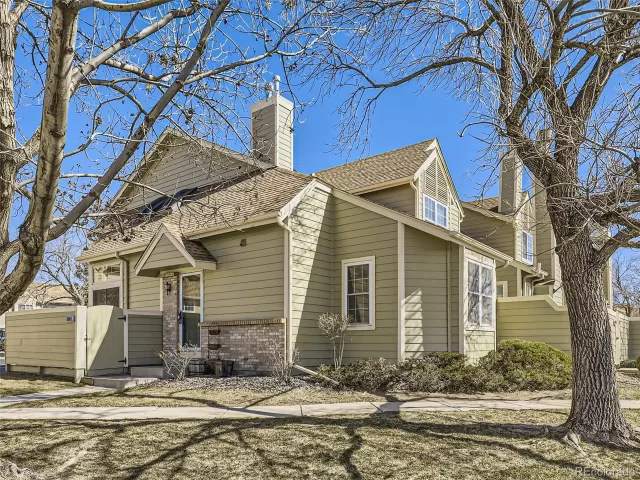 MLS: 5942825 Condo For Sale