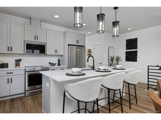 MLS: 5944522 Condo For Sale