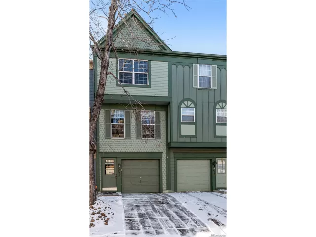 MLS: 5945427 Condo For Sale