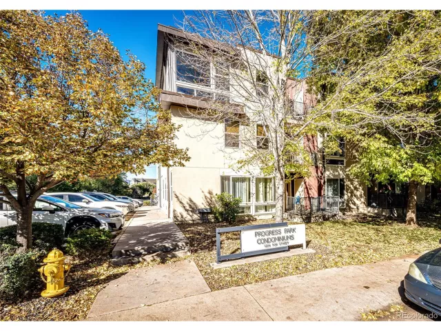 MLS: 5948468 Condo For Sale