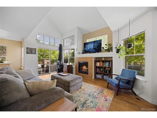 MLS: 5953375 Condo For Sale