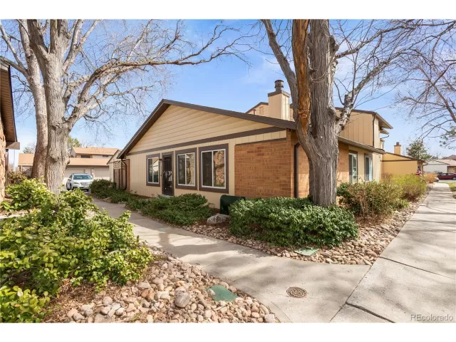 MLS: 5955166 Condo For Sale