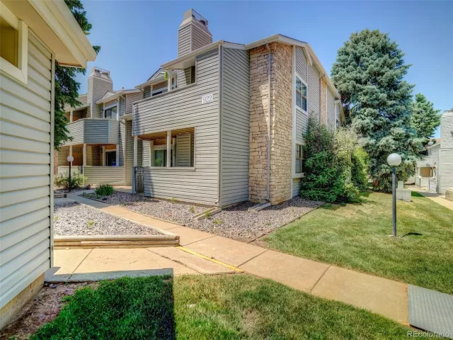 MLS: 5956300 Condo For Sale