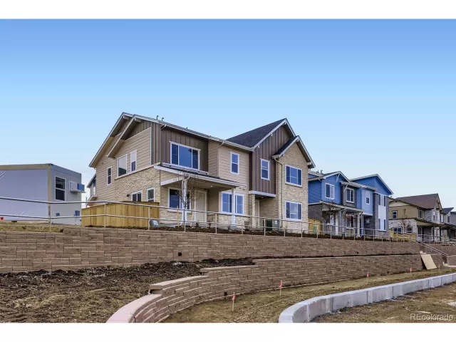 MLS: 5960304 Condo For Sale