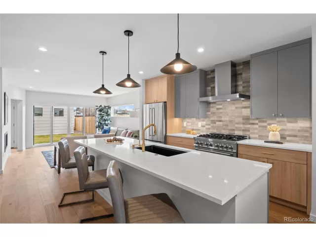 MLS: 5971671 Condo For Sale