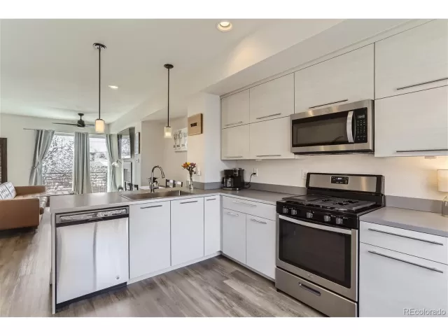 MLS: 5984092 Condo For Sale