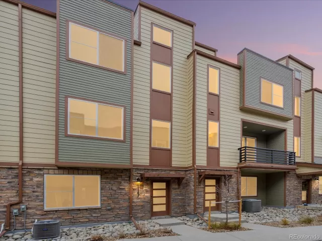 MLS: 5990977 Condo For Sale