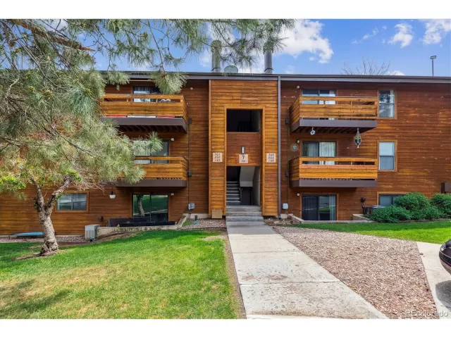 MLS: 6007772 Condo For Sale