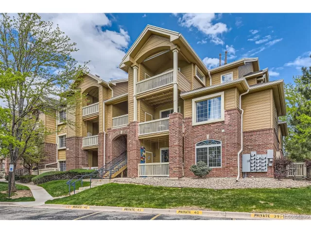 MLS: 6011042 Condo For Sale