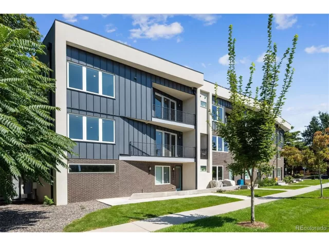 MLS: 6020401 Condo For Sale