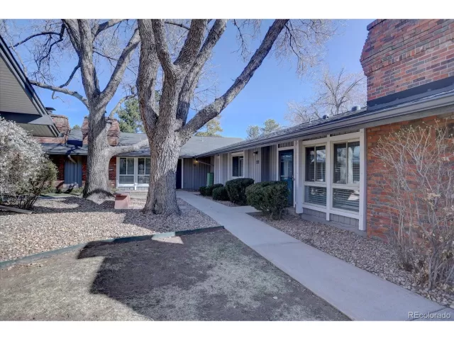 MLS: 6023373 Condo For Sale