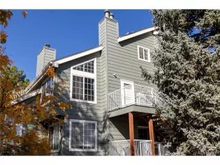 Browse active condo listings in WATERSIDE