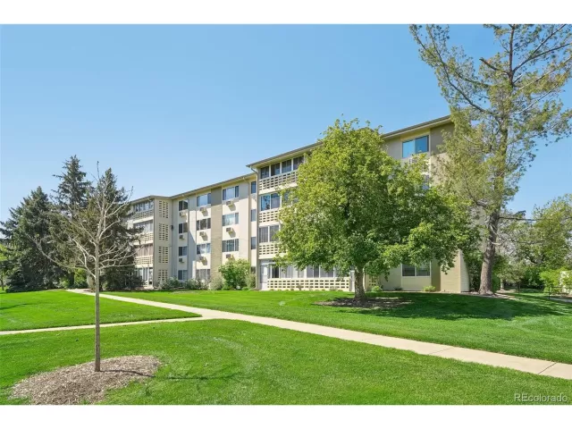 MLS: 6025760 Condo For Sale