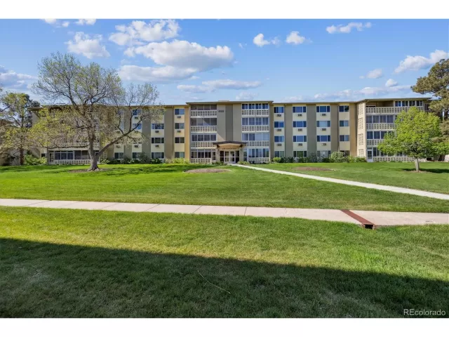 MLS: 6025851 Condo For Sale