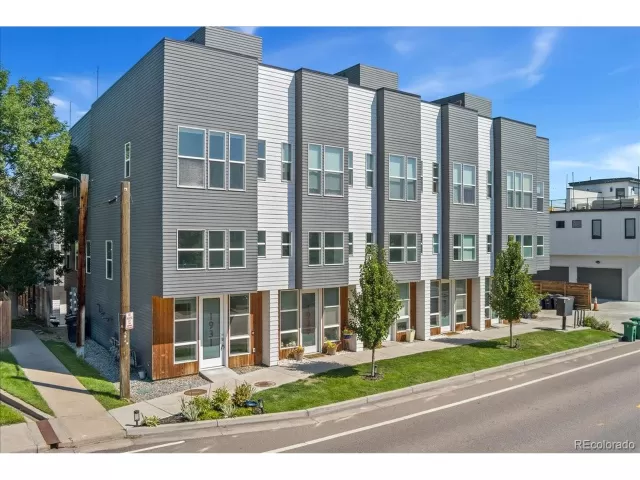 MLS: 6031913 Condo For Sale