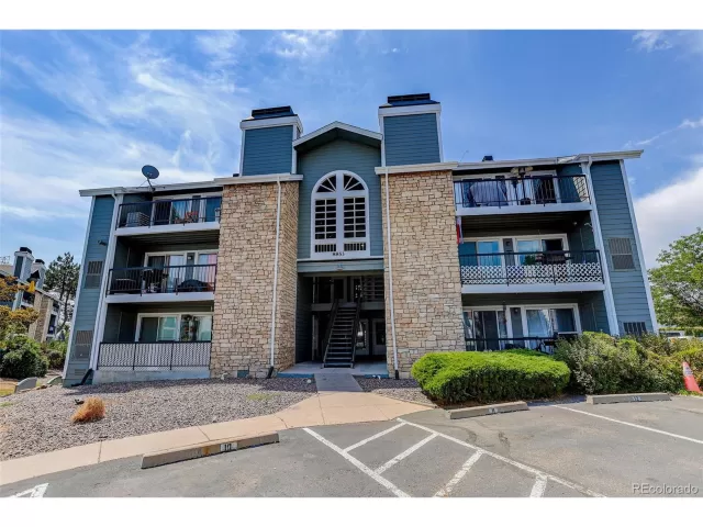 MLS: 6033784 Condo For Sale