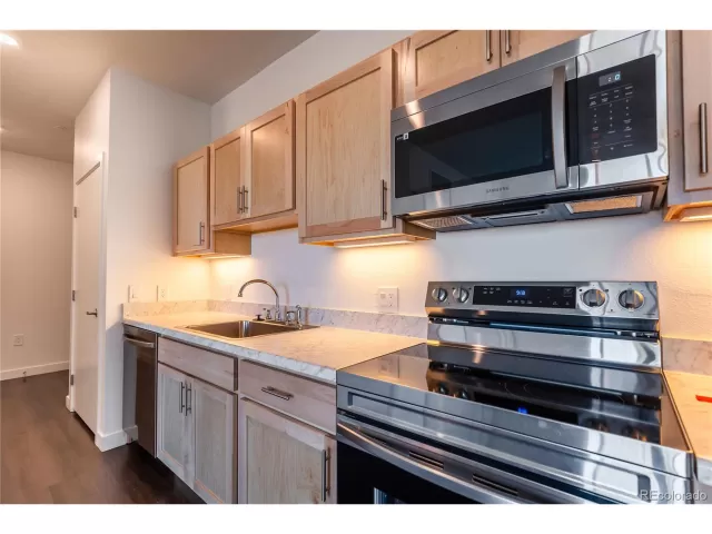 MLS: 6033937 Condo For Sale