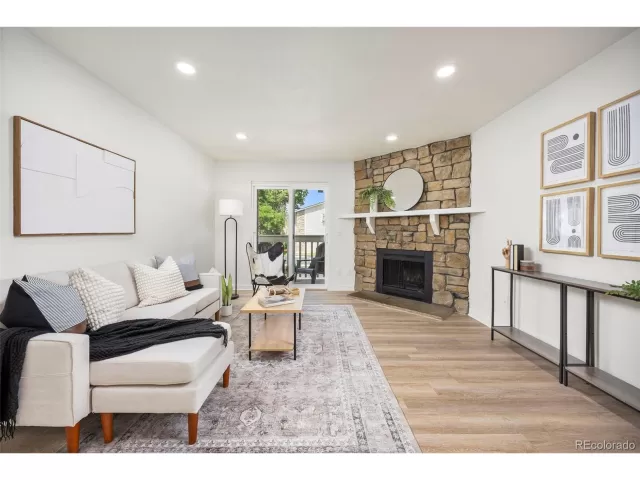 MLS: 6037999 Condo For Sale