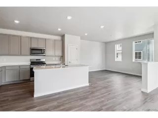 Photo #5: 6039983 Listing