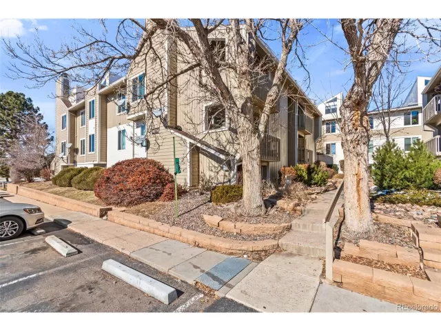 MLS: 6042868 Condo For Sale