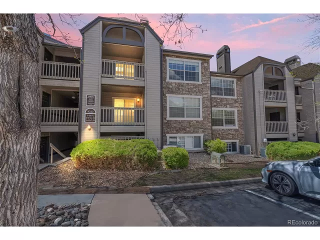 MLS: 6048436 Condo For Sale