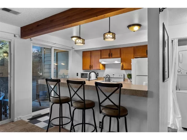 MLS: 6051572 Condo For Sale