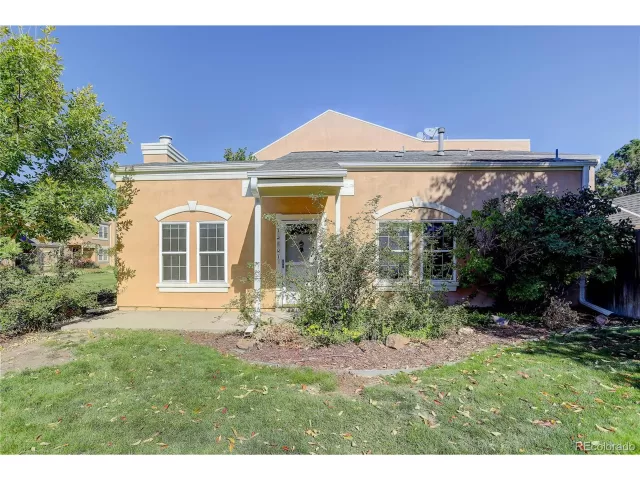 MLS: 6052034 Condo For Sale