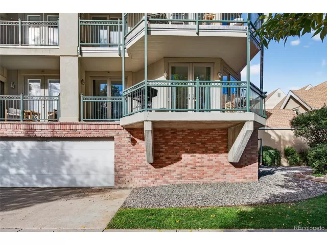 MLS: 6053970 Condo For Sale