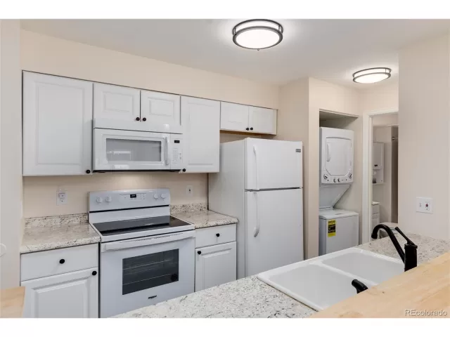 MLS: 6066746 Condo For Sale