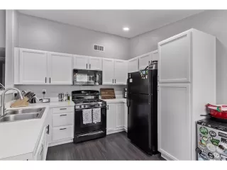 Photo #2: 6070026 Listing 