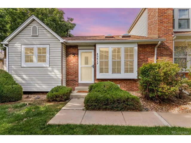 MLS: 6075063 Condo For Sale