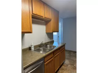 Photo #5: 6075289 Listing