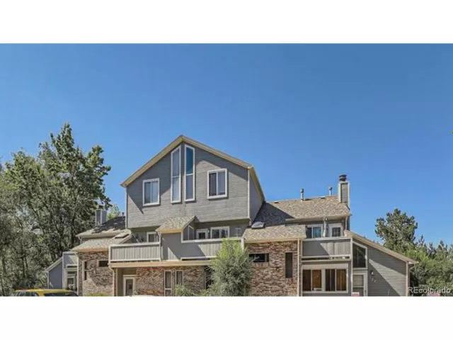 MLS: 6075785 Condo For Sale