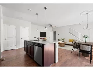 Photo #5: 6076127 Listing