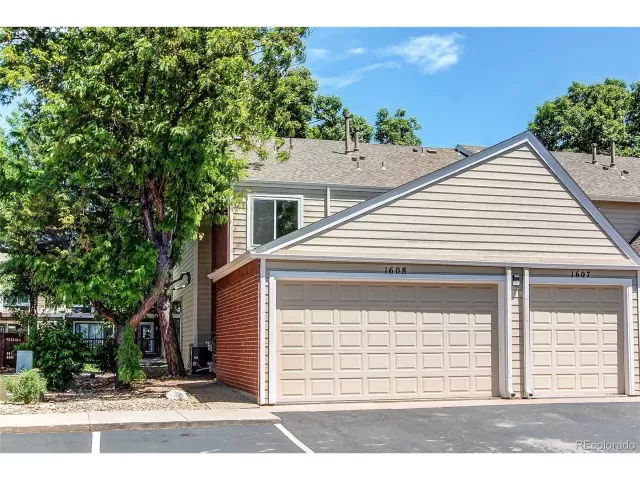 MLS: 6078913 Condo For Sale