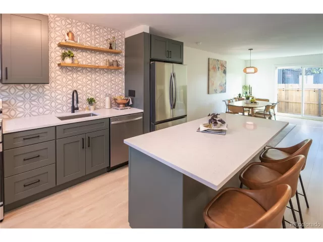 MLS: 6084394 Condo For Sale