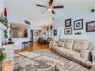 Photo #4: 6091639 Listing