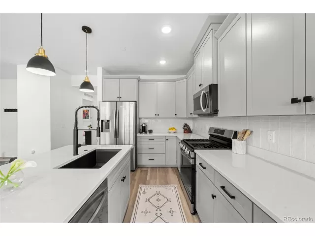 MLS: 6094069 Condo For Sale