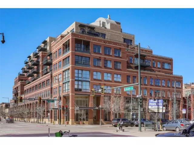 MLS: 6100622 Condo For Sale