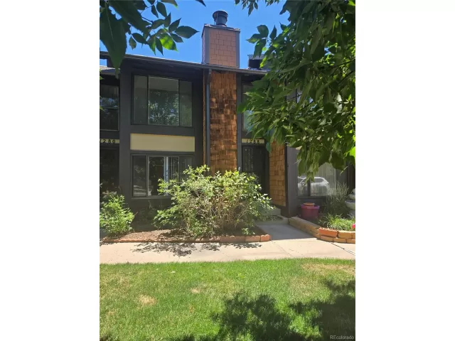 MLS: 6100941 Condo For Sale