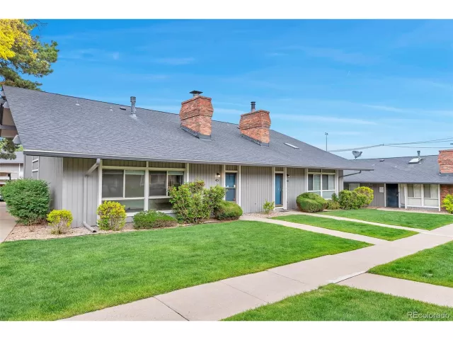 MLS: 6105601 Condo For Sale