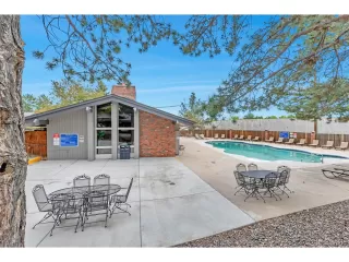 Photo #5: 6105601 Listing