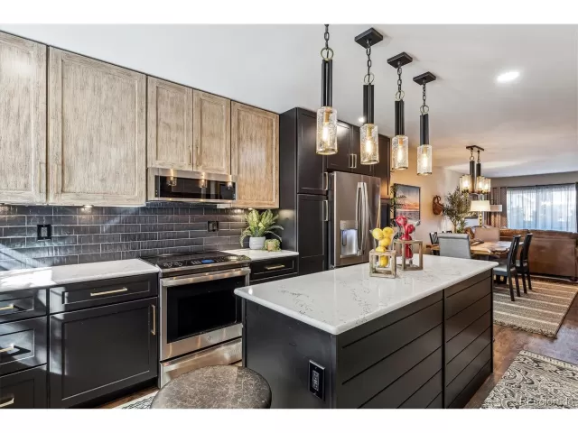 MLS: 6108691 Condo For Sale