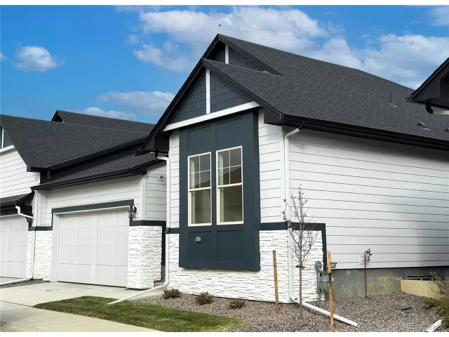 MLS: 6110140 Condo For Sale