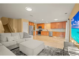 Photo #5: 6114805 Listing