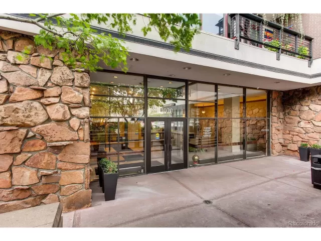 MLS: 6117001 Condo For Sale