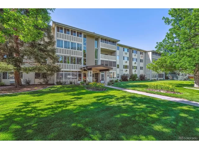 MLS: 6123064 Condo For Sale